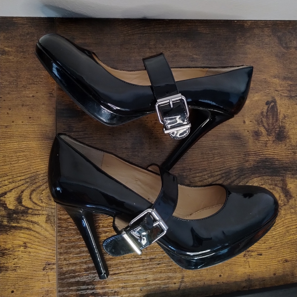 Shoes - Picture 3 of 6